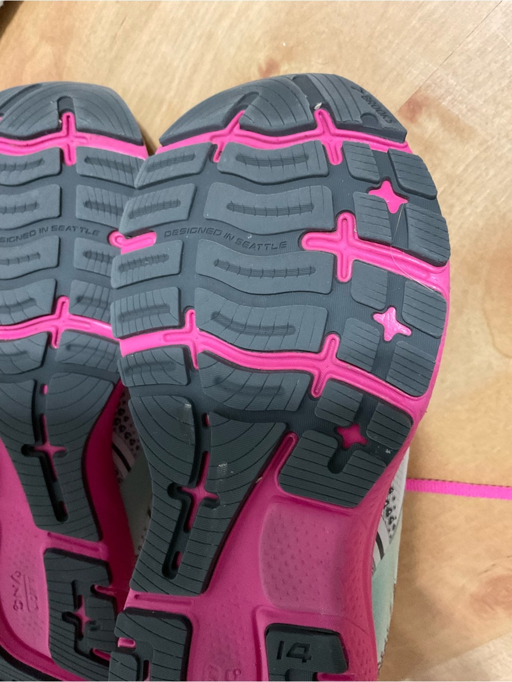 Brooks Ghost 14 Women's Running Shoes with Pink and Mint Accents - Picture 10 of 11